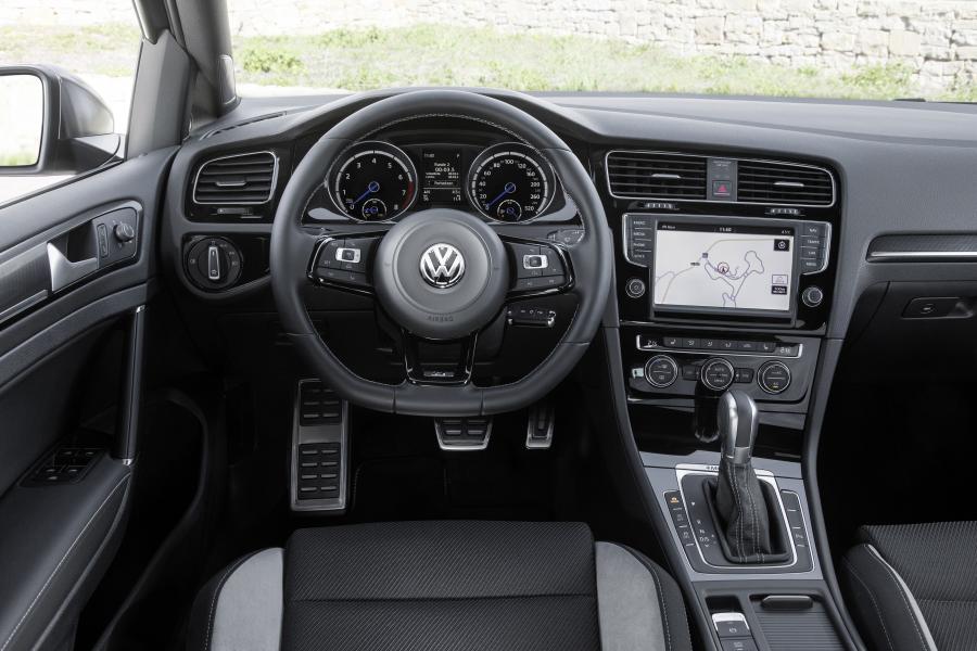  Volkswagen Golf R Variant 2015 года  (фото 15 из 25)